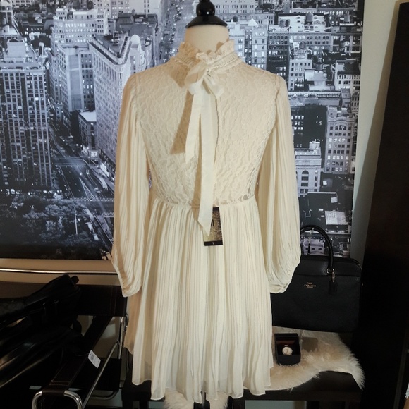 Lace Tunic - Picture 3 of 4